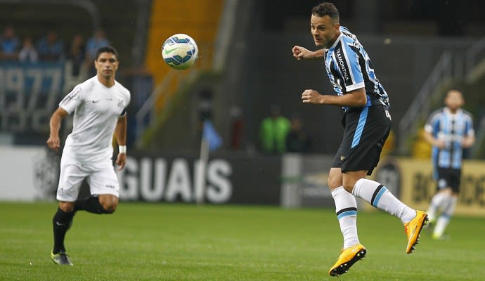 Grêmio repete estratégia e ensaia gol do 1 a 0 sobre o Santos em treino; veja