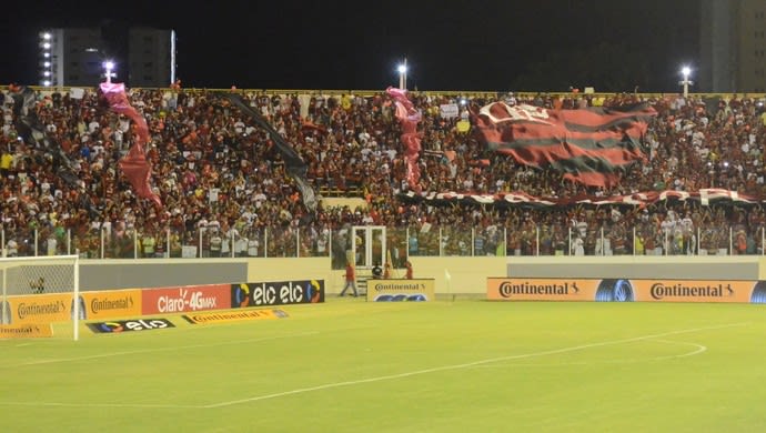 Árbitro relata arremesso de garrafa na partida entre Confiança e Flamengo