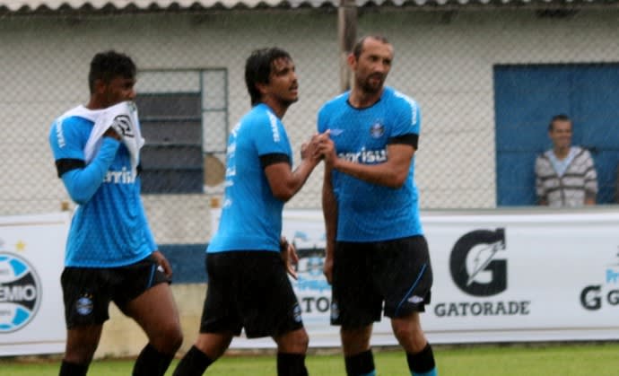 Primeiro teste tem 2 gols de Moreno, show de Douglas e joia de 16 anos