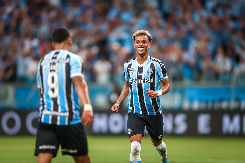 Suárez e Bitello se destacam em arrancada do Grêmio e fazem os seis gols do ano