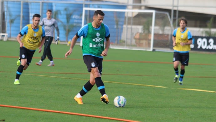 Bobô volta aos treinos, enquanto titulares priorizam recuperação