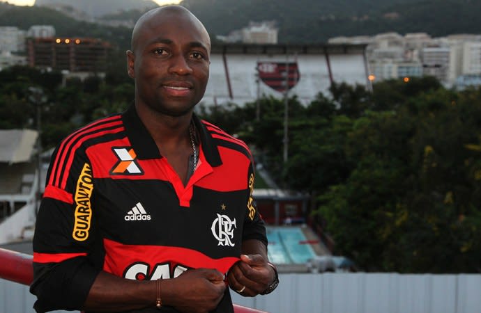 De olho em estreia do Brasileiro, Armero chega ao Rio nesta quinta