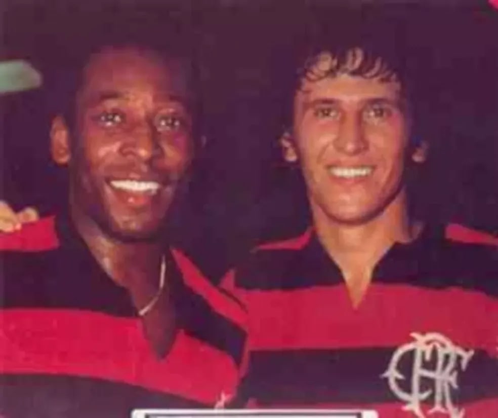 Pelé já vestiu a camisa 10 do Flamengo ao lado de Zico em goleada sobre o Atlético-MG