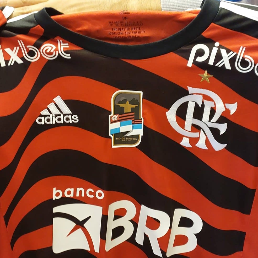 Flamengo lança camisa com homenagem à torcida; jogadores usarão patchs de  seus estados