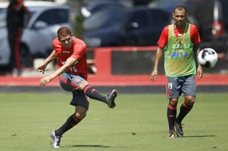 Cuéllar é convocado pela Colômbia e desfalca o Fla na Liga e contra o Vasco