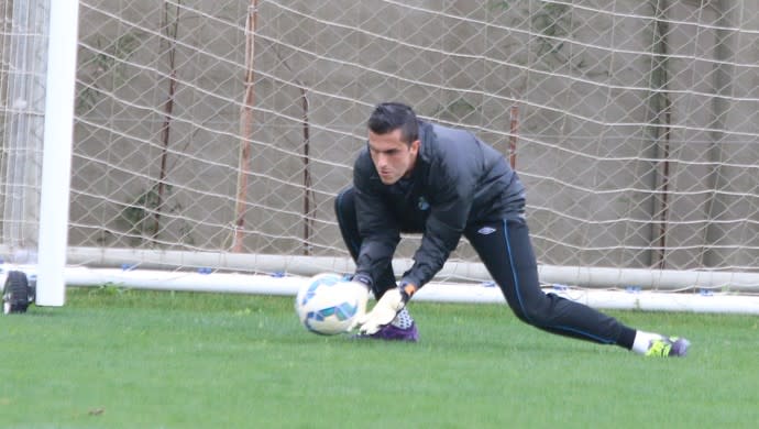 Marcelo Grohe volta a treinar e se credencia a jogar contra o Fluminense