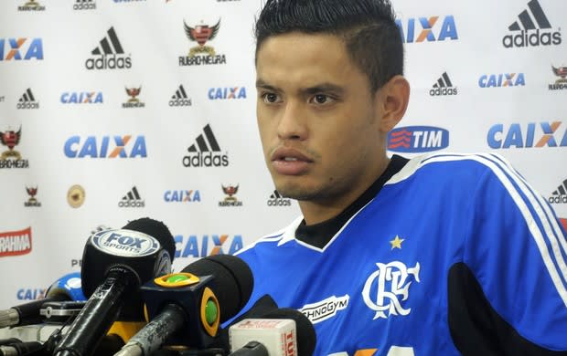 Curtinha: com febre, Carlos Eduardo é ausência em treinamento do Fla