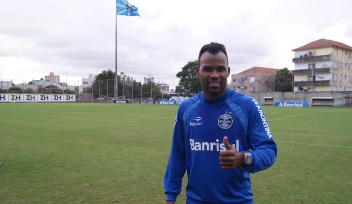 Grêmio oficializa contratação de Fernandinho