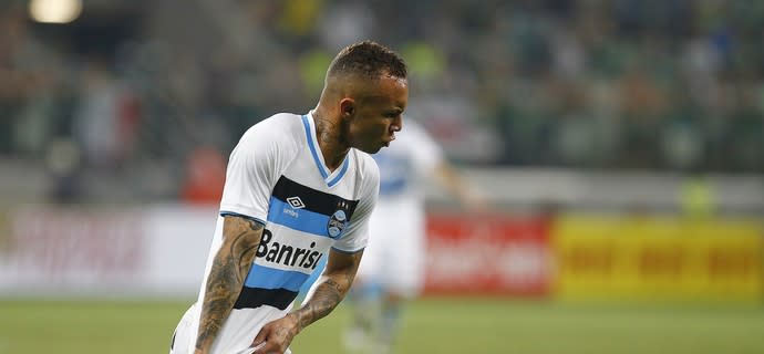 Comentarista diz que Everton é o bola da vez; no ataque do Grêmio