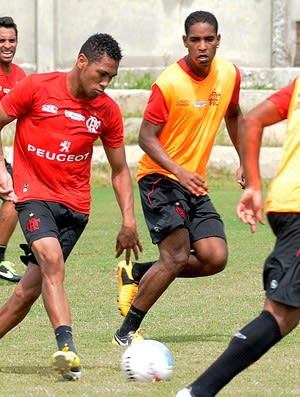 Dorival testa Cleber Santana, Amaral e Alex Silva entre titulares em coletivo