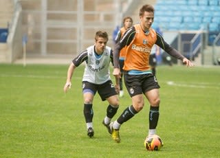 Em busca de espaço, jovens encaram jogos no PR como Copa do Mundo