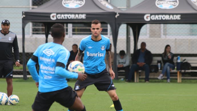 Com dúvidas, Grêmio tem treino de cobranças de lateral e volta de Luan