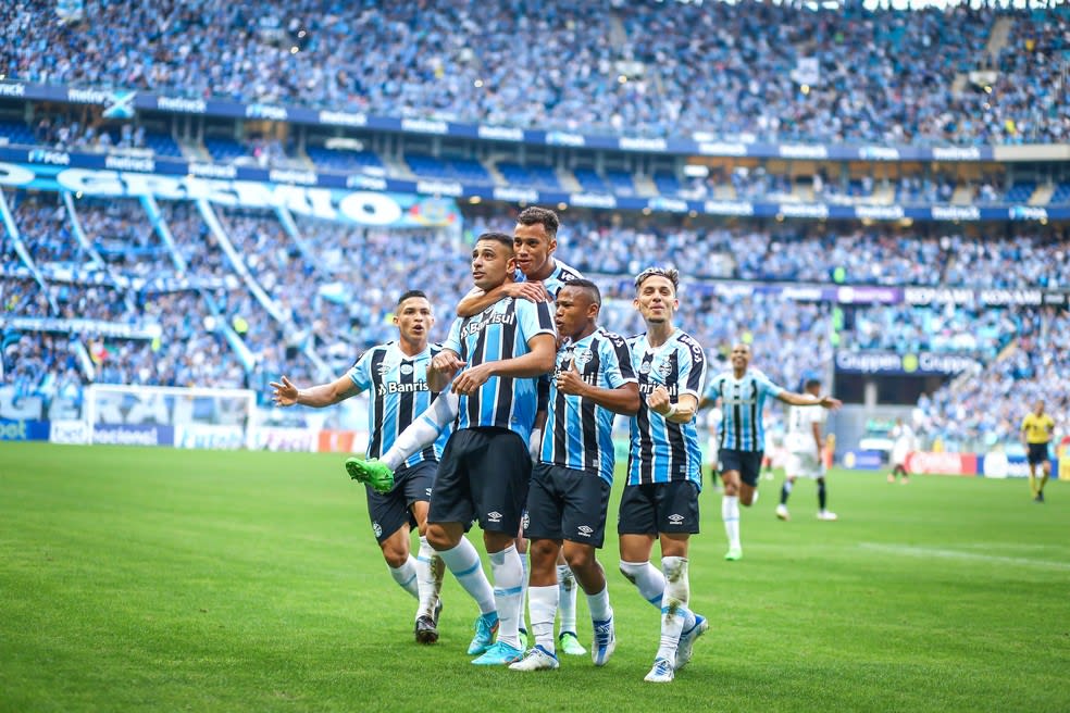 Grêmio resolve jogo no primeiro tempo e bate Tombense por 3 x 0