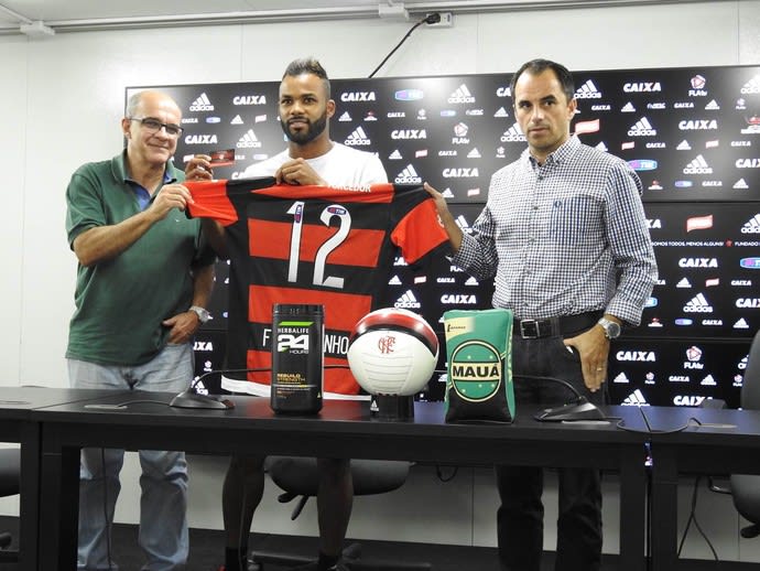 Fernandinho compara Fla ao Grêmio: Tem história maior e torcida diferente