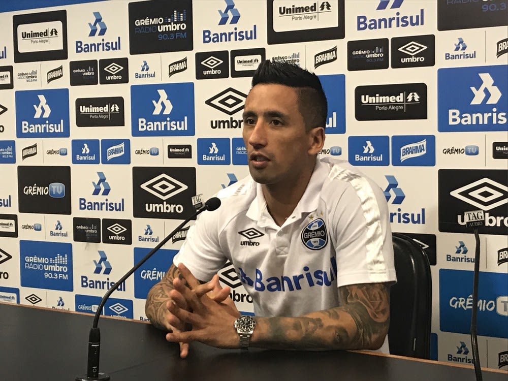 Barrios revela contatos, rejeita saída do Grêmio e adia decisão sobre futuro