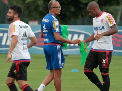 À procura de técnico, Flamengo se divide entre aposta e nome de peso