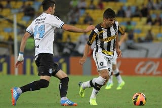 Oito vitórias em 14 jogos: Grêmio leva vantagem sobre o Bota no Maracanã