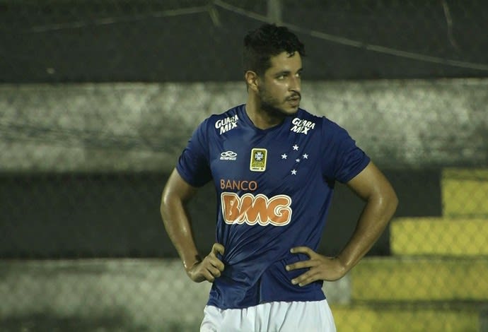 Léo elogia suplentes do Cruzeiro  e prevê dificuldades diante do Flu