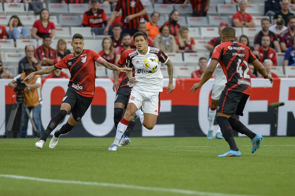 Flamengo empata em duelos mata-mata com Felipão e tem vantagem sobre o Athletico