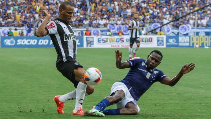 Lesão na coxa direita tira Willians do jogo contra o Mineros, na Venezuela