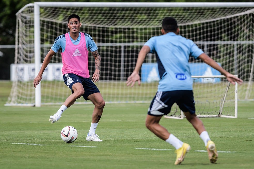 Ex-PSV, Luís Felipe segue fora dos jogos no Cruzeiro; veja situação do zagueiro com contrato até 2024