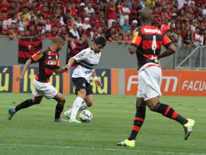 Roger diz que Fla não teve poder de finalização contra um Coritiba tranquilo