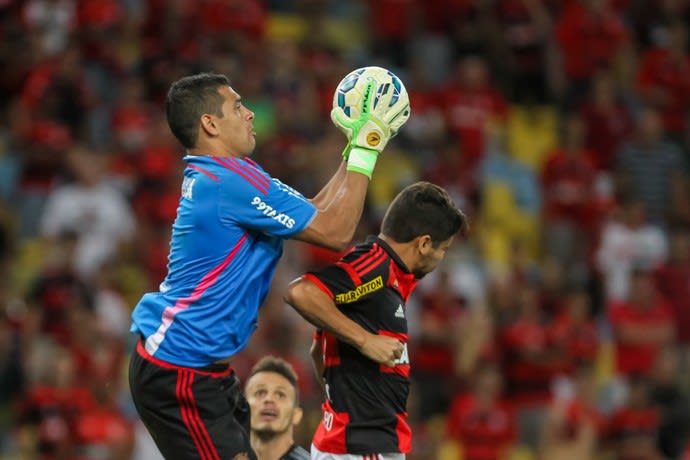 Flamengo aproveita Diego Souza no gol e arranca empate com Sport