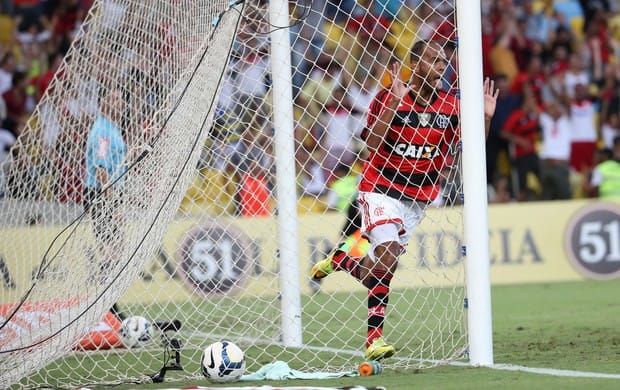 Fla desencanta, vira sobre Palmeiras no Maracanã e conquista primeira vitória