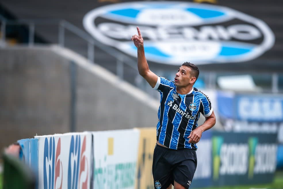 Artilheiro do Grêmio, Diego Souza supera expectativas e iguala marca de Cebolinha em 2019