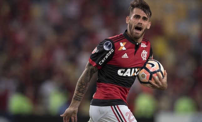 Flamengo recebe papelada e libera Vizeu para fazer exames na Itália