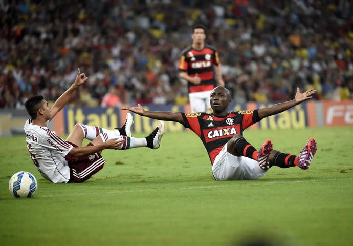 Jogadores do Fla lamentam gols no início de cada tempo e má fase do time