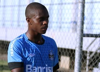 De volta ao Grêmio, Lincoln encara novo ambiente para brigar por vaga