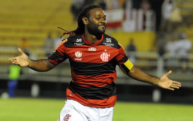 EXCLUSIVO: A pedido de Luxemburgo, Fla busca Vagner Love pra 2015