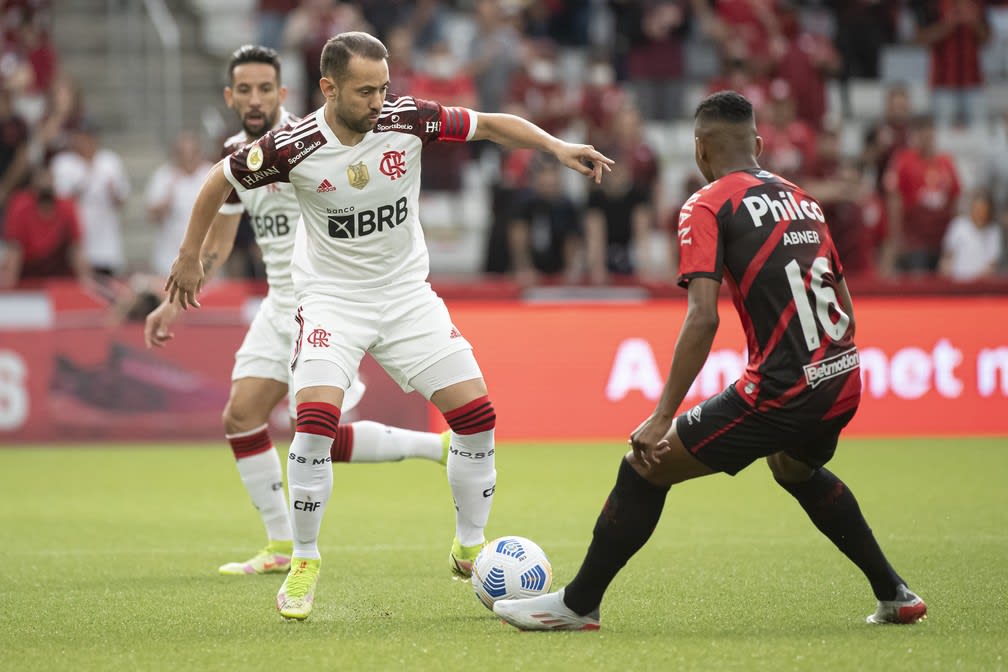Flamengo desce de patamar e precisa questionar identidade em reta final