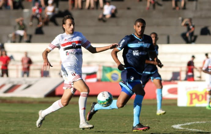 Grêmio solicita retorno, e zagueiro Lucas Rex rescinde com o Macaé