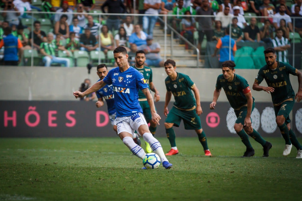 Thiago Neves explica cavadinha em clássico, e treinador faz ressalvas com escolha de cobrança