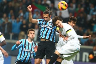 Grêmio adota cautela após sorteio e prevê jogos históricos contra Santos