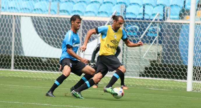 Felipão comanda coletivo na Arena e esboça time com um centroavante