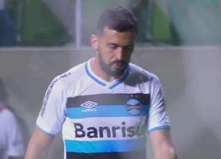 Cartão de Edílson faz Grêmio virar líder em vermelhos no Brasileirão