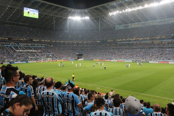 Sirvam nossas façanhas... Em noite tensa, torcida do Grêmio embala sonho do tri