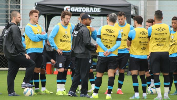 Maicon volta a treinar, e Roger esboça time titular para retorno do Brasileiro