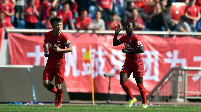 Ex-Fla marca dois, e Guangzhou perde na estreia na Superliga da China