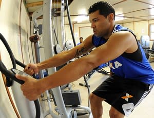 Sem previsão para estrear, André Santos não viaja para Salvador e DF