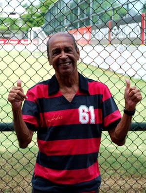 O futebol precisava de mais Carlinhos