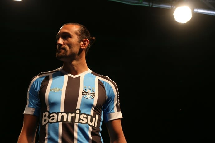 Grêmio faz de jogo-treino amistoso e irá estrear novo uniforme no domingo