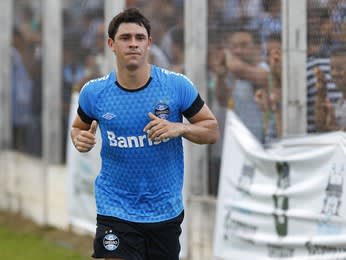 Grêmio amplia expectativa por retorno e guarda lugar de Giuliano no time