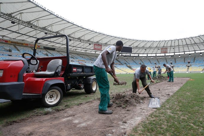 Maracanã realiza troca de parte do gramado durante pausa de nove dias