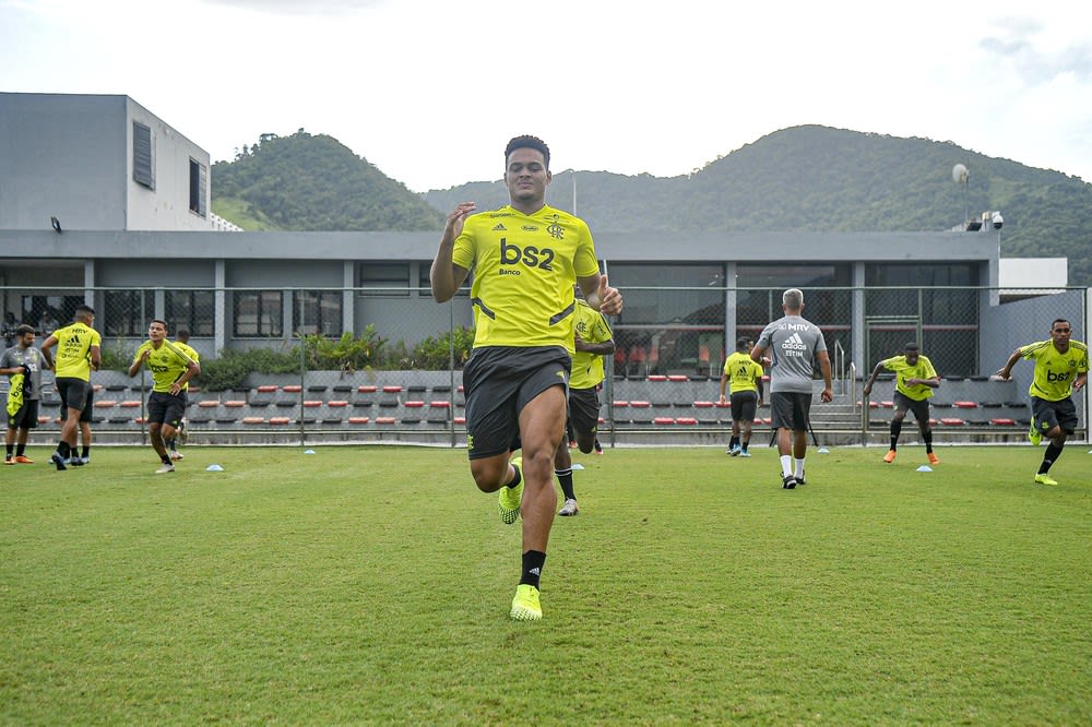 Base do Flamengo segue calendário de férias do profissional, mas não tem previsão de retorno aos treinos