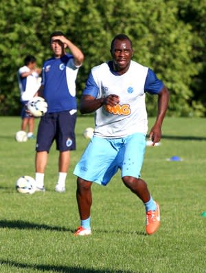 Com gol na estreia, Manoel promete mais força na bola aérea do Cruzeiro