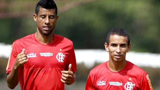 Léo Moura adota Rafinha e aconselha novo xodó: ‘Tem de partir para cima’